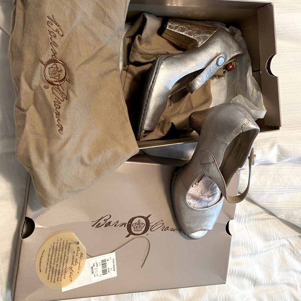 Born Crown, Chantilly, Silver-moon met